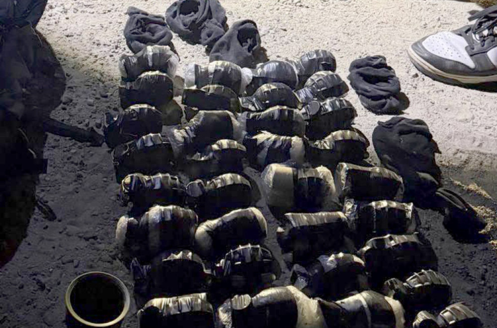 Arsenal u gepeku: Uhapšen muškarac sa 67 bombi, raketnim bacačima i automatskim puškama