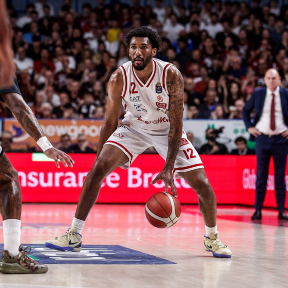 Dovodio se u vezu sa Partizanom, ali igraće protiv njega