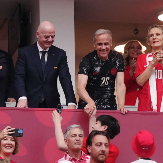 Infantino potpisao zastavu Rusije VIDEO