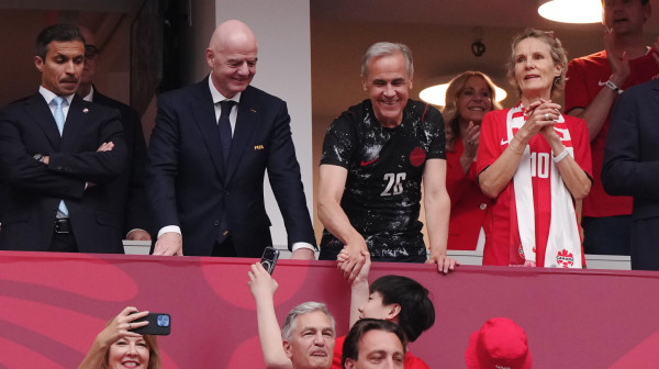 Infantino potpisao zastavu Rusije VIDEO