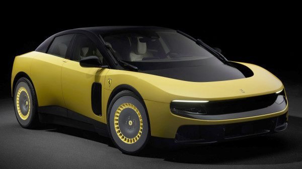 Šef marketinga Ferrarija brani omraženi model FOTO