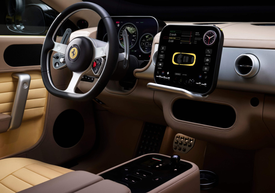 Šef marketinga Ferrarija brani omraženi model FOTO