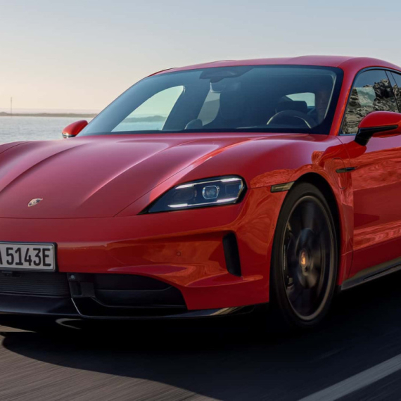 Porsche napravio neočekivan zaokret: Električni Taycan dobio "menjač" sa osam brzina FOTO