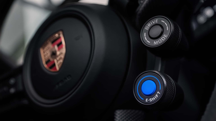 Porsche napravio neočekivan zaokret: Električni Taycan dobio menjač sa osam brzina FOTO