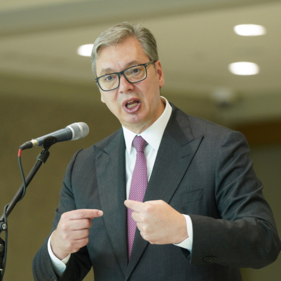 Vučić: Zvučni top je izmišljotina, a znamo od koga je potekla; Oni koji nemaju podršku naroda, moraju da lažu