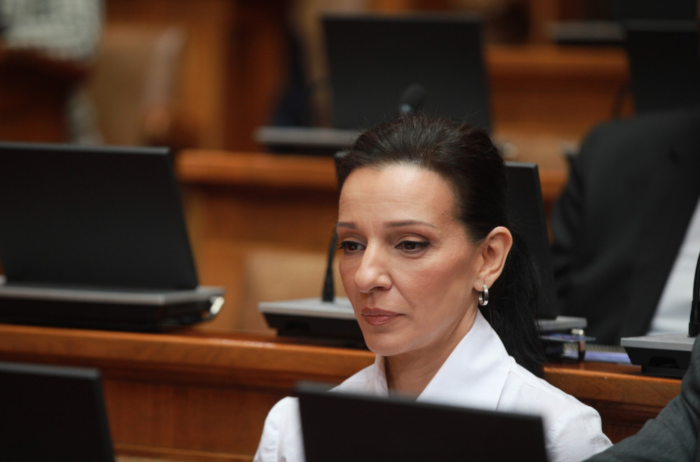 Opšti rat blokadera – Tepićeva se pozvala na istraživanje koje je ranije demantovao Europe Elects