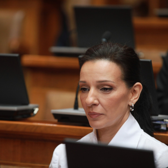 Opšti rat blokadera na mrežama – Tepićeva se pozvala na istraživanje koje je ranije demantovao Europe Elects