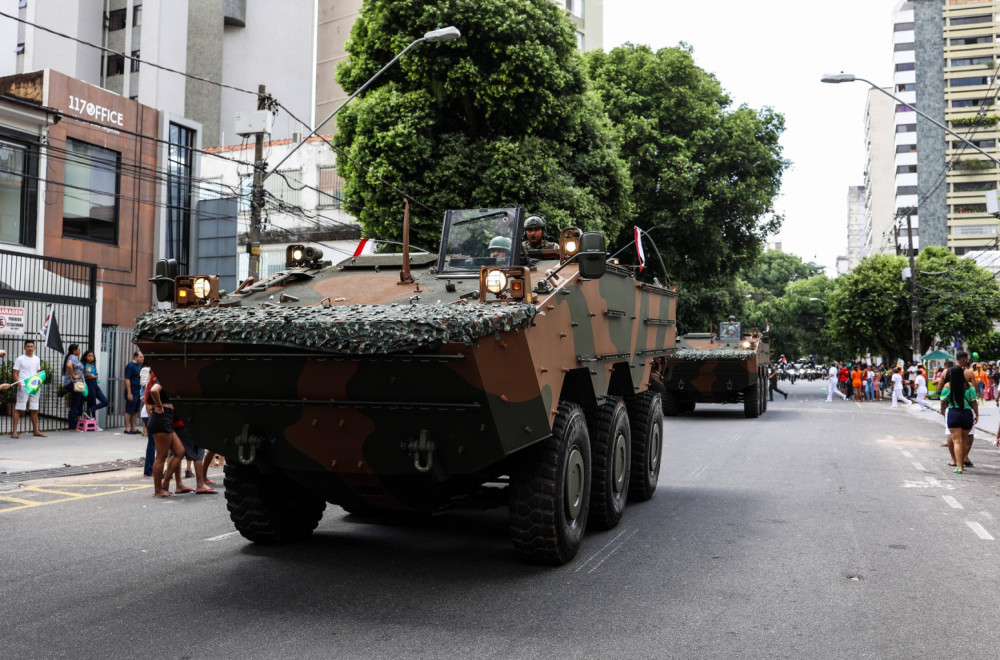 Brazilski amfibijski monstrum: Oklopna zver od 19 tona guta divljinu