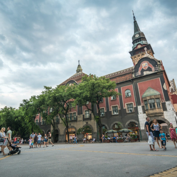 260 stepenika do oblaka: Subotica se pretvara u pravu bajku