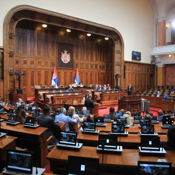 Poslanici nastavili raspravu; Parandilović i Ninković udaljeni sa sednice; Jovanov blokaderima: "Odgovaraćete"
