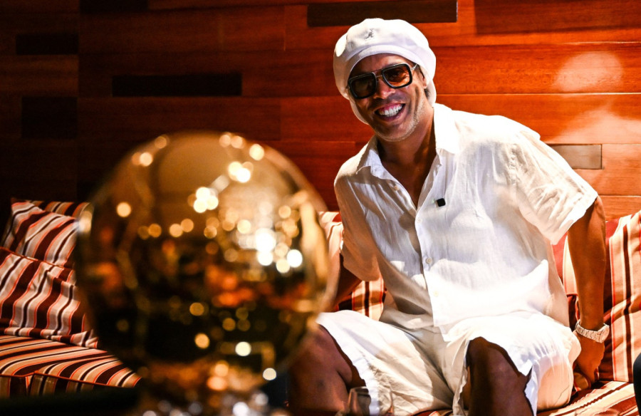 Ronaldinjo se vratio fudbalu – brazilska legenda potpisala za Ravenu! VIDEO