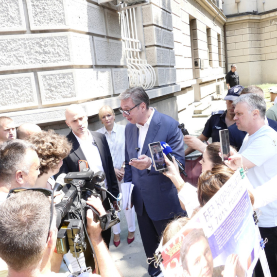 Aplauzi upućeni Aleksandru Vučiću uživo u programu N1; Radnici GSP-a izneli zahteve