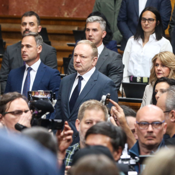 Bukti rat u blokaderskim redovima; Đilas žestoko napao Lompara; Društvene mreže se usijale FOTO