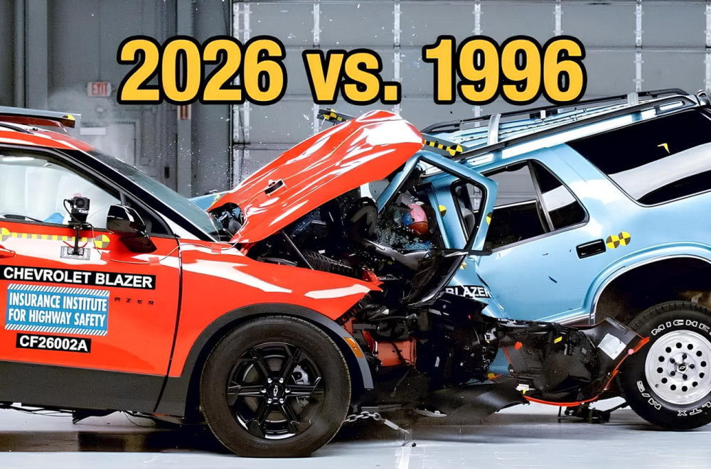 Kako izgleda sudar automobila iz 2026. sa istim modelom starim 30 godina VIDEO