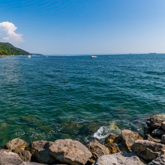 Pravilo na plaži u Trstu izazvalo raspravu: "Kao u srednjem veku"