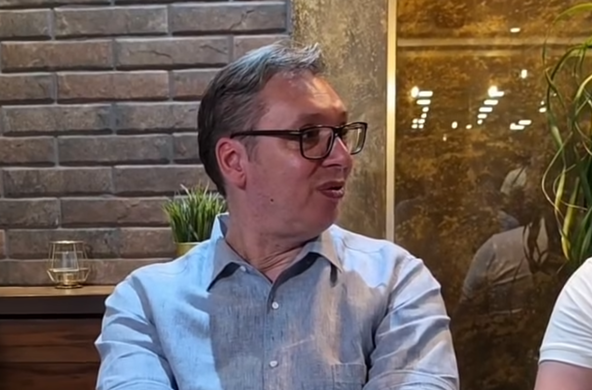 Vučić u Inđiji; Sreo se sa građanima koji peške idu ka Beogradu: "Kad imate uverenja, ne mogu vam ništa"