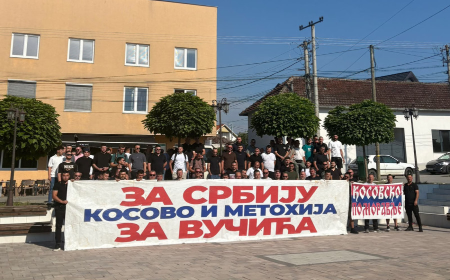 Više od 350 Srba sa KiM krenulo put Kraljeva da podrži Vučićevu politiku razvoja FOTO