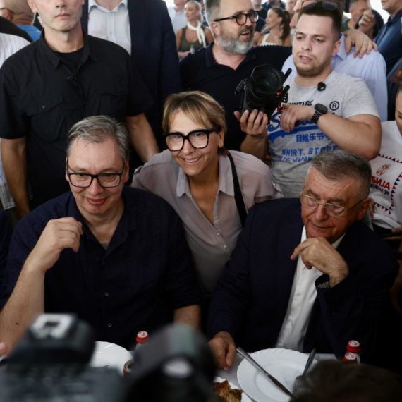 Veličanstven doček u Oplaniću; Vučić: Otvaramo puteve budućnosti; Hvala Srbima sa KiM što čuvaju naše svetinje