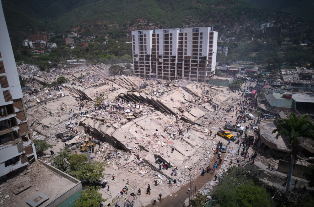 Jezivi prizori iz Venecuele: Spasioci kopaju golim rukama, broj žrtava neprestano raste FOTO/VIDEO