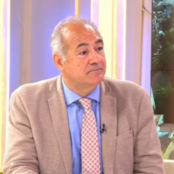 Lompar "srbuje" dok ne dođe na Novu: Smeta mu velika srpska zastava, za njega je to karikatura VIDEO