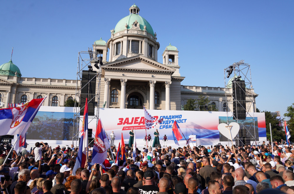 "Za nas je ustav Sveto pismo"; Vučić zagrmeo pred 207.000 građana: "Kosovo je Srbija"