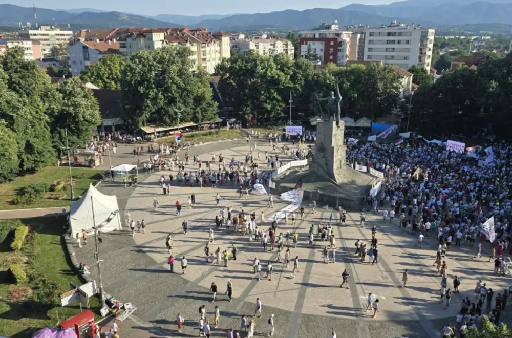 Vučić: Na skupu u Kraljevu bilo oko 3.000 ljudi; Oni su bili ujedinjena opozicija, nikada ujedinjena Srbija