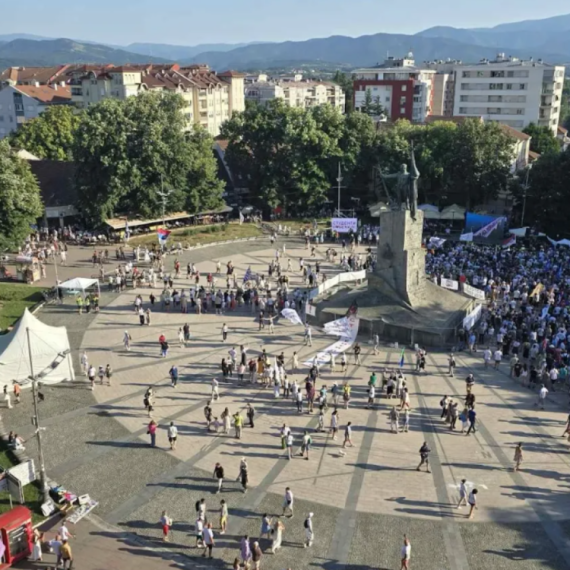 Vučić: Na skupu u Kraljevu bilo oko 3.000 ljudi; Oni su bili ujedinjena opozicija, nikada ujedinjena Srbija