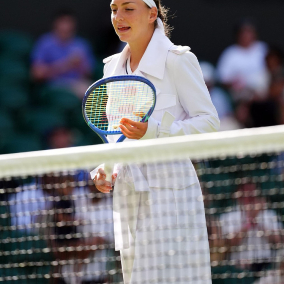 Teodora odmah poklekla – Sabalenka krenula jako
