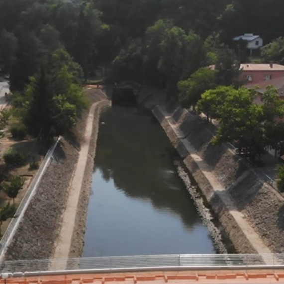 Mladalačka zabava završila teškom nezgodom: Mladića u Ovčar Banji udario voz, ovo su detalji