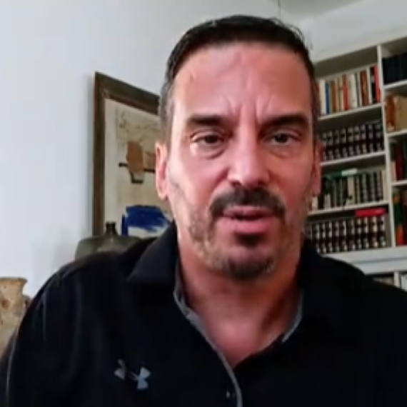 Laž dana; Piper: "Blokader i disident Aleksandar Dikić poredi izbore sa fudbalskom utakmicom"