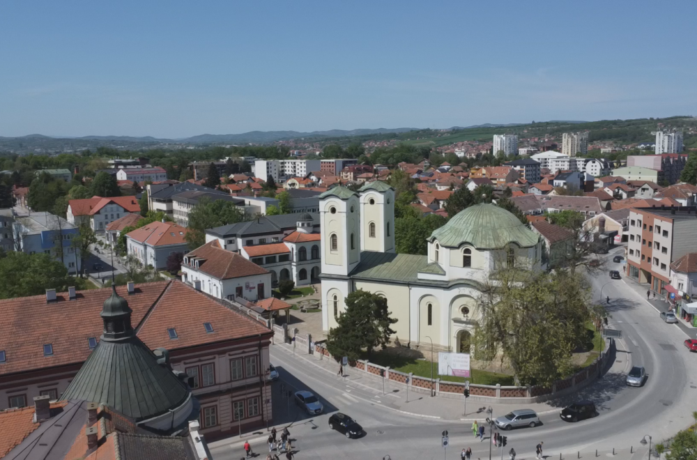 Viši sud u Čačku presudio: Čačanin pretio komšijama u zgradi i dobio četiri meseca zatvora