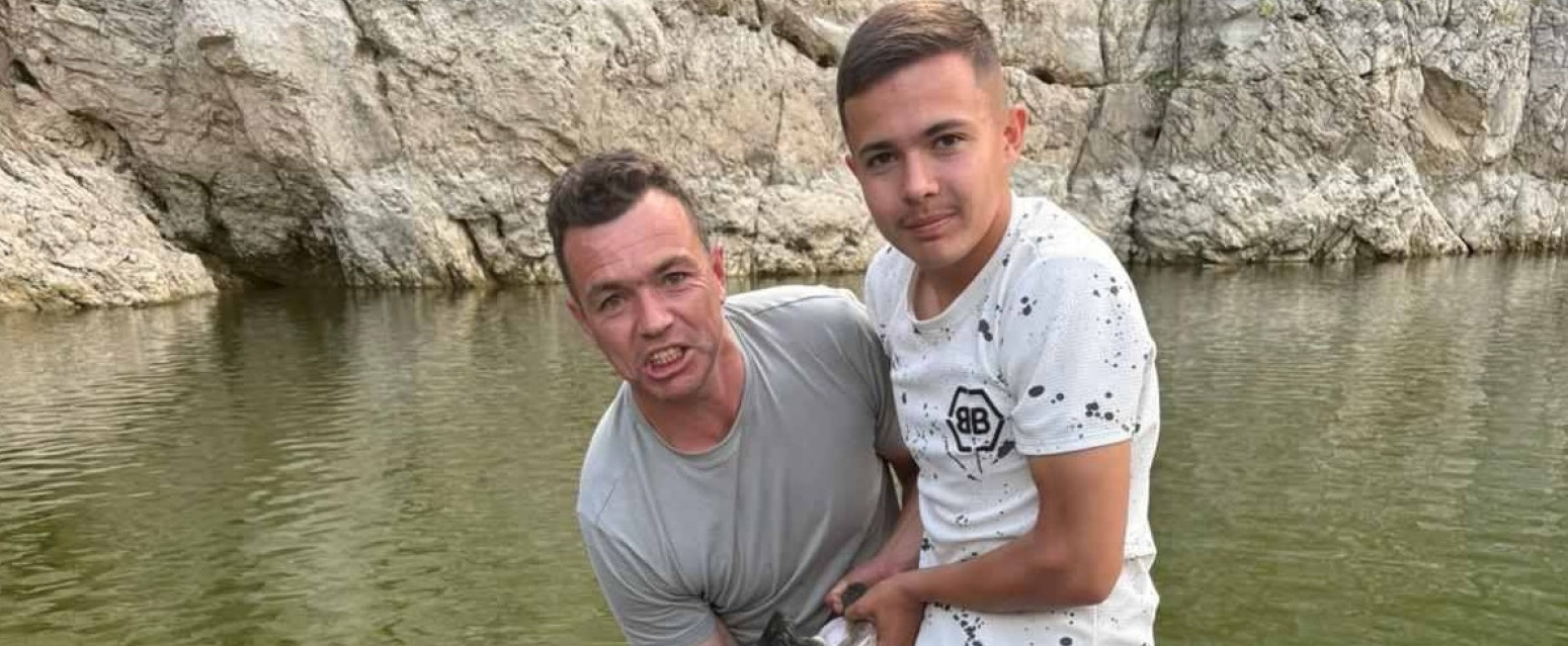 Otac i sin izvukli "čudovište" iz jezera u Srbiji: "Nismo bili svesni šta smo upecali" FOTO