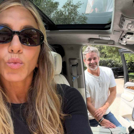 Konačno je srećna u ljubavi: Dženifer Aniston objavila je nove fotke sa momkom FOTO
