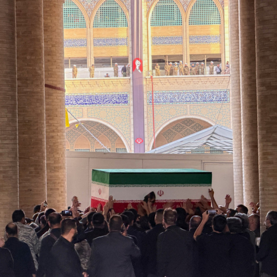 Telo ubijenog Alija Hamneija stiglo u verski kompleks; Iran se sprema za najveću sahranu u istoriji FOTO/VIDEO