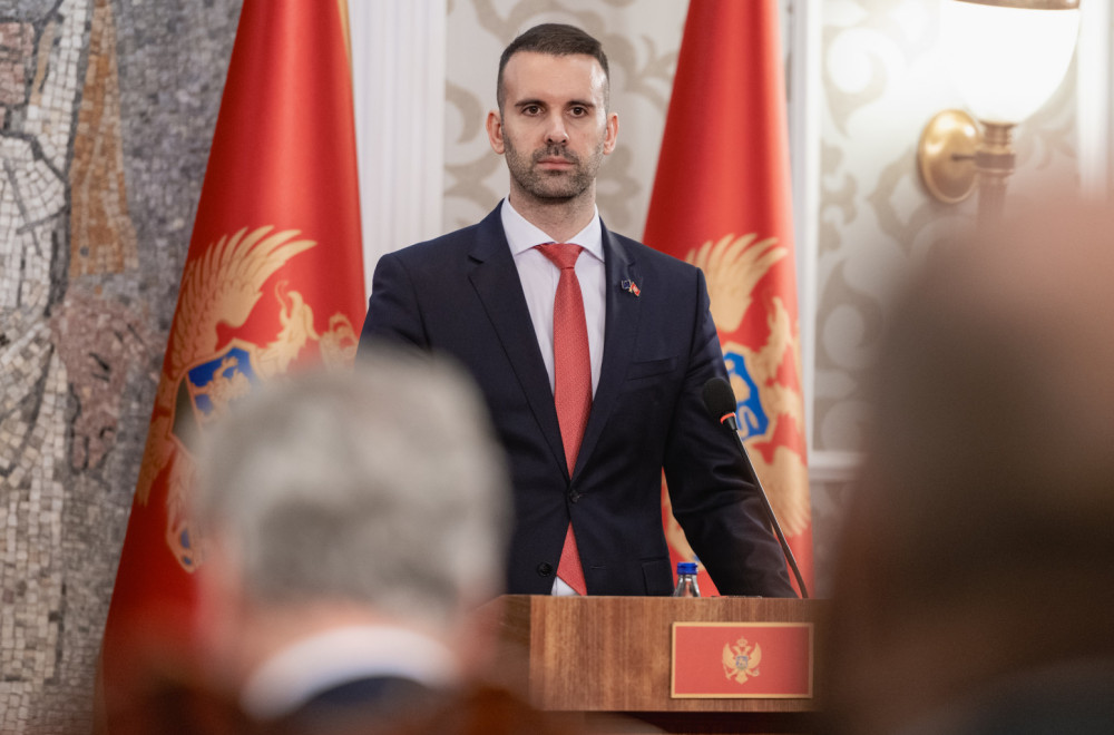 Žestok udar na Srbiju; Spajić proteruje Srbe, a onda izdaje skandalozna saopštenja; Knežević odgovorio
