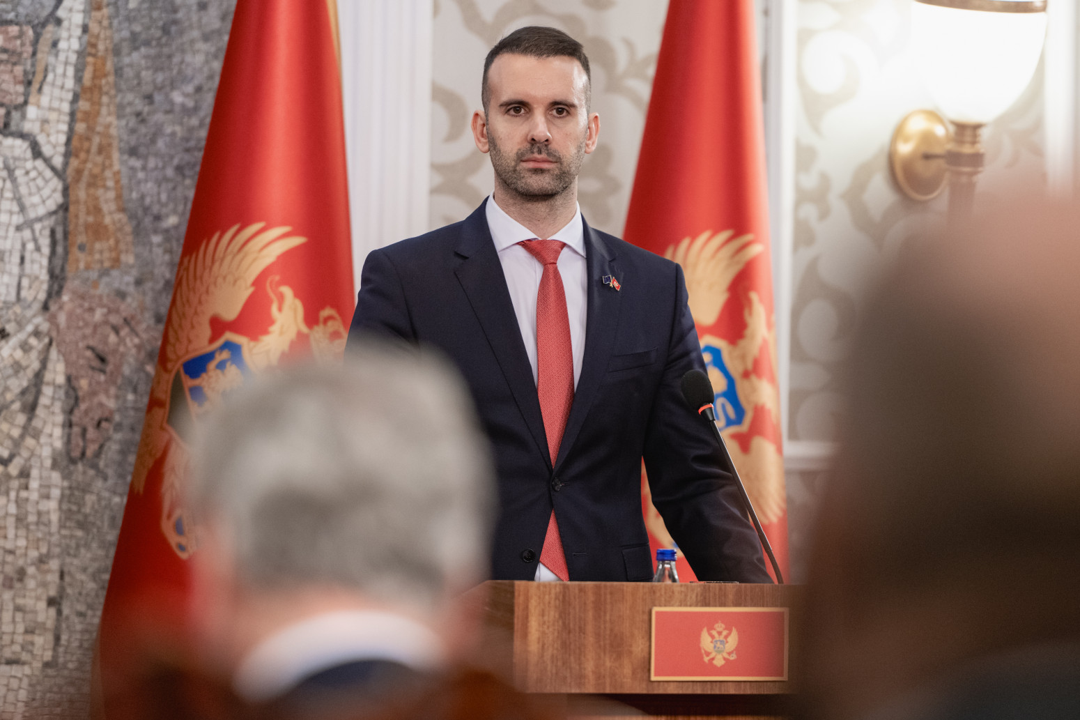 Usvojene skandalozne izmene Ustava u Crnoj Gori; Srpski jezik i dalje nije službeni