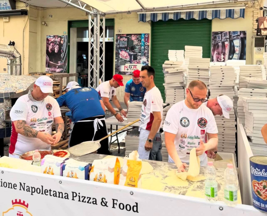 Beograđanin srušio Ginisov rekord: Damir sa kolegama za 12 sati napravio čak 12.000 pizza
