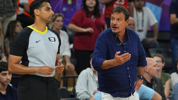 Ataman dobacivao sudijama tokom polufinala između Srbije i Turske VIDEO