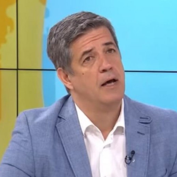 Blokaderi bi strance pitali gde smeju da šalju delegacije; Za razliku od njih Vučić vodi slobodarsku politiku
