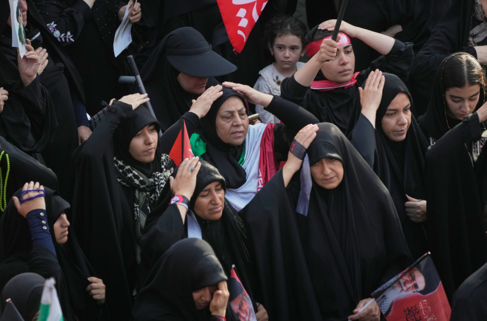 Posmrtni ostaci Hamneija prebačeni u Kom; Iran obećava odmazdu; "Želimo Trampovu glavu" FOTO/VIDEO
