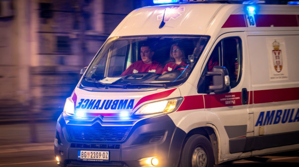 Teška nesreća u Obrenovcu: Tinejdžer automobilom udario biciklistu, lekari mu se bore za život
