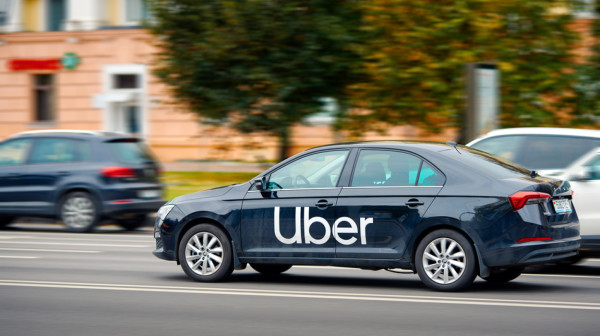 Najezda robotaksija u Evropi – Uber sprema više od 2.000 vozila