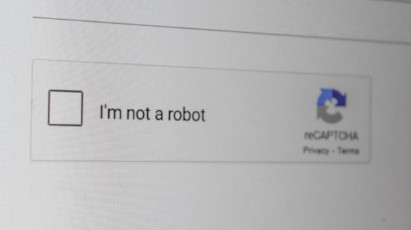 Google testira skeniranje ruke protiv botova, ali hakeri ga već varaju običnom slikom