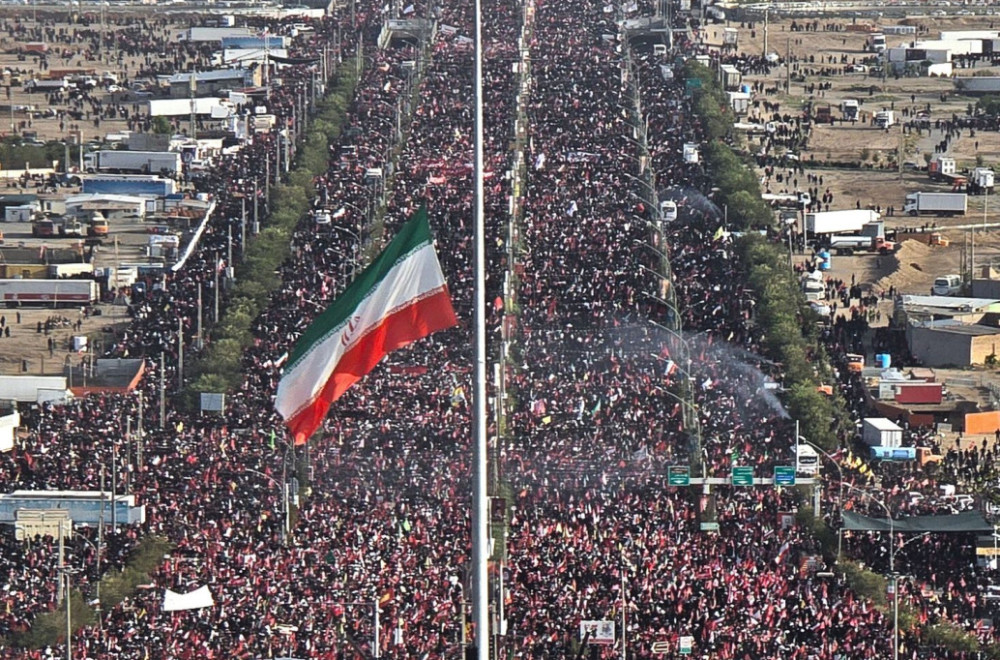Reke ljudi u Komu; Milioni ljudi na pogrebnoj povorci Alija Hamneija FOTO/VIDEO