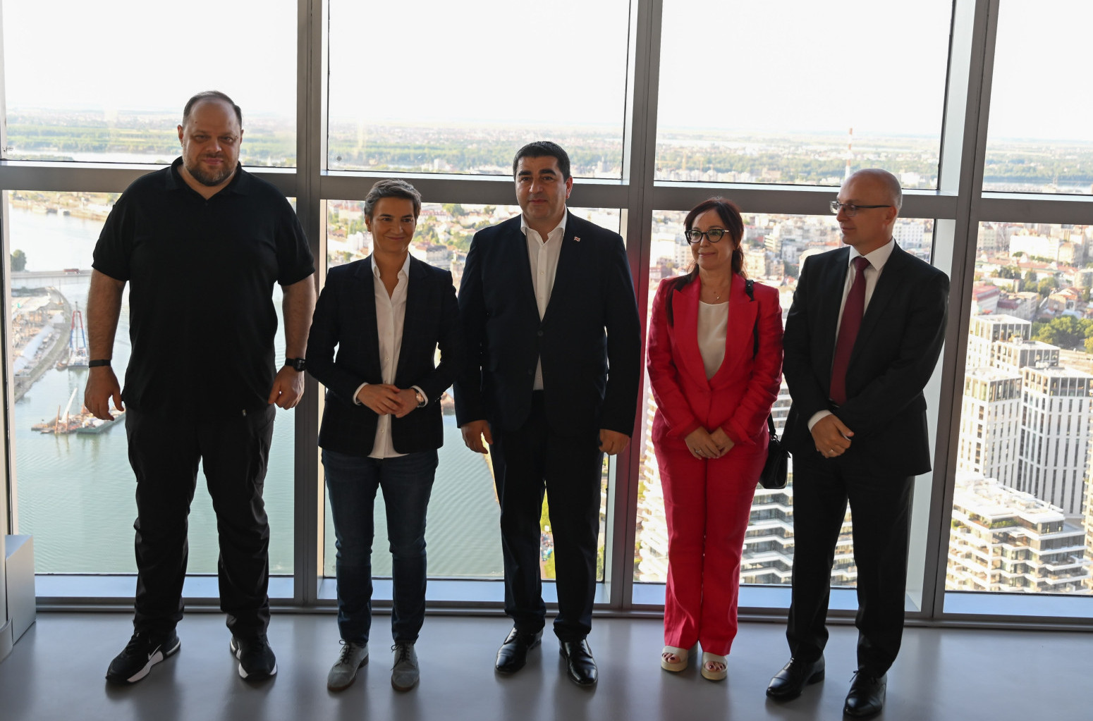 Brnabić predsednicima parlamenata zemalja kandidata za EU pokazala Beograd sa najviše tačke FOTO