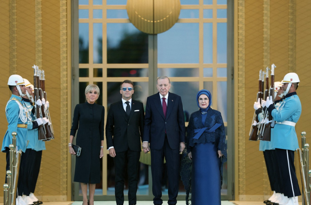 Neprijatan trenutak za Makrona; Emine Erdogan odbila gest predsednika Francuske VIDEO