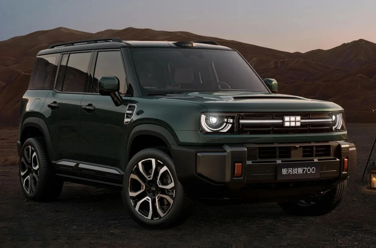 Geely predstavio monstruma sa 1.113 KS: Novi SUV želi da pomrsi račune Defenderu FOTO
