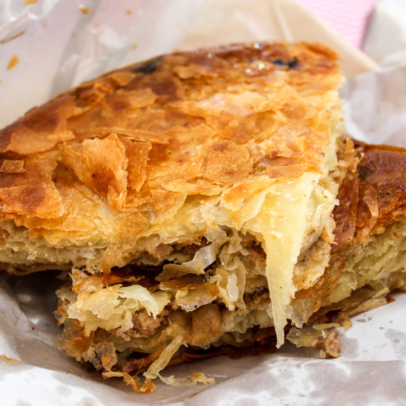 Niš napada svetski rekord, pravi tone bureka: Nišlije spremaju omiljeni doručak od preko 20 metara