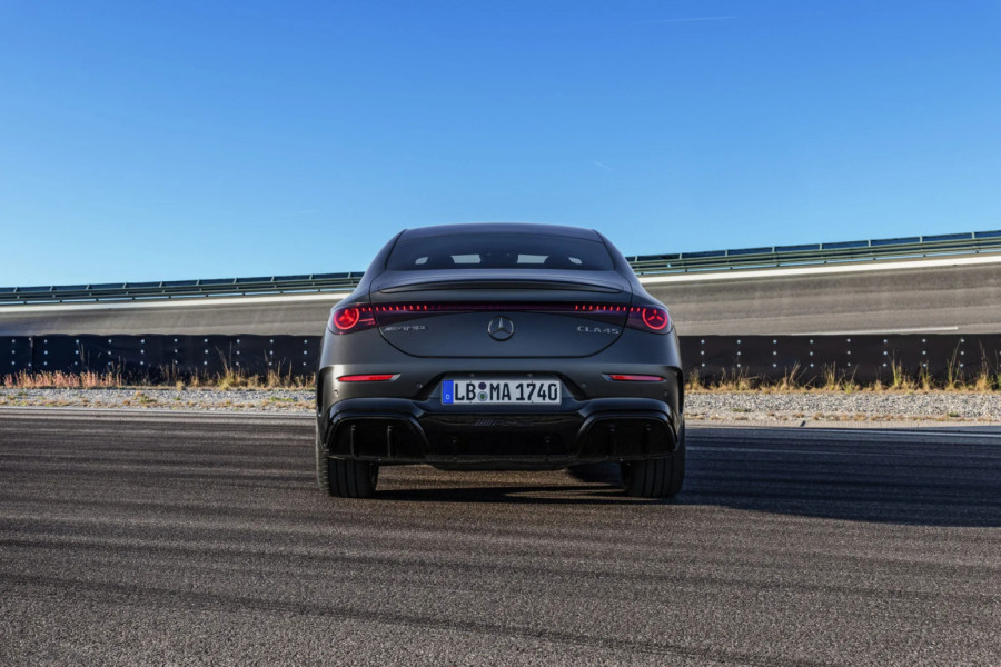 Novi Mercedes ima 3 motora, 670 KS i ugrađeni vibrator FOTO