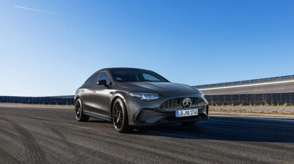 Novi Mercedes ima 3 motora, 670 KS i ugrađeni vibrator FOTO